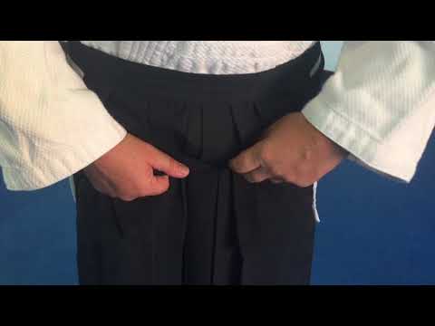 youtube thumbnail of Tying hakama 10 knot
